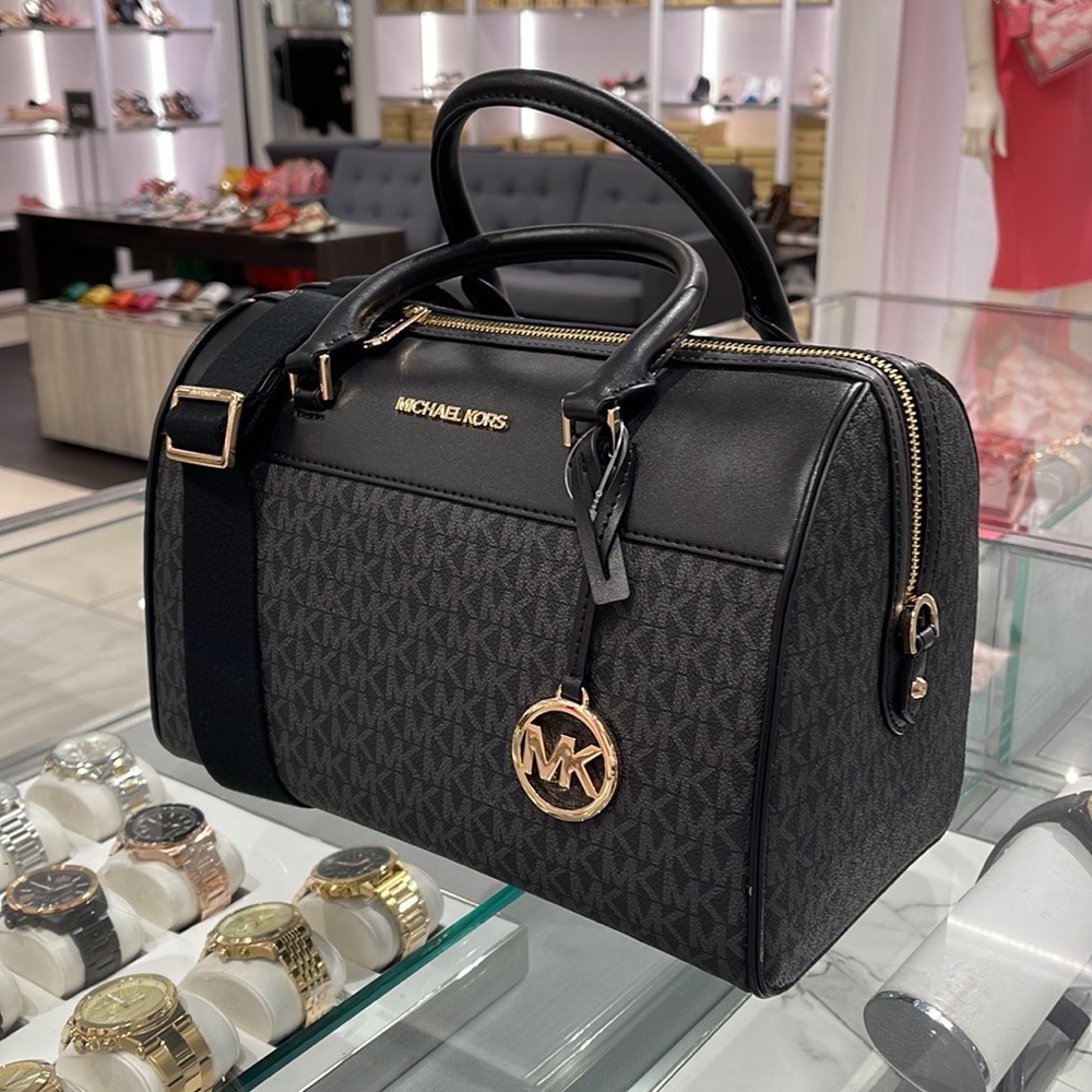 Michael Kors med Duffel Travel - Leather/Coated
NWT 
35S2GTFU2B
BLACK